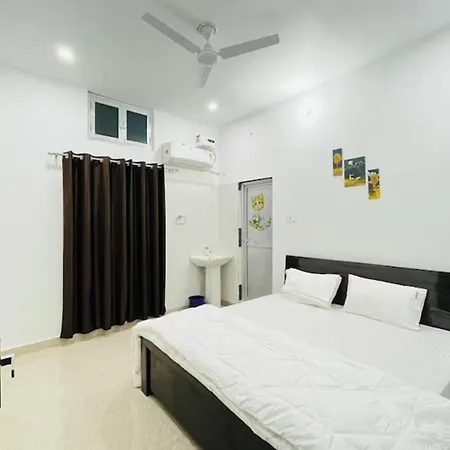 Hotel Ashoka Aashram Near Shri Ram Janmabhoomi - Prime Location With Luxury And Spacious Room - Book Now Ayodhya Exterior photo