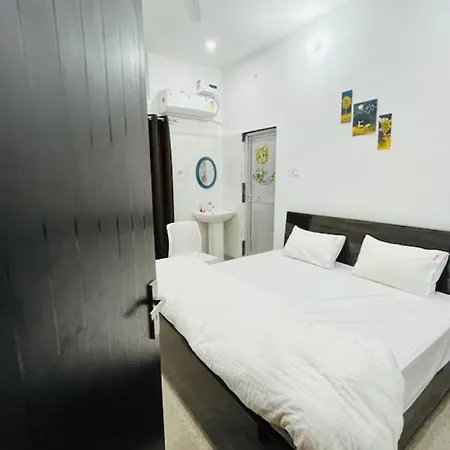 Hotel Ashoka Aashram Near Shri Ram Janmabhoomi - Prime Location With Luxury And Spacious Room - Book Now Ayodhya Exterior photo