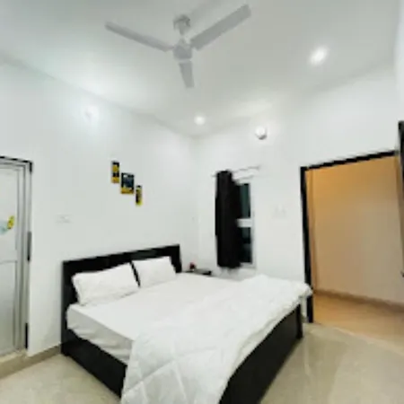 Hotel Ashoka Aashram Near Shri Ram Janmabhoomi - Prime Location With Luxury And Spacious Room - Book Now Ayodhya Exterior photo