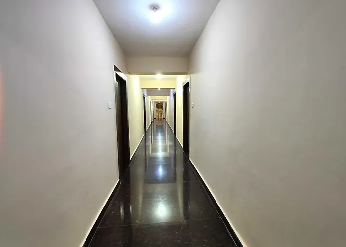 Hotel Ashoka Aashram Near Shri Ram Janmabhoomi - Prime Location With Luxury And Spacious Room - Book Now