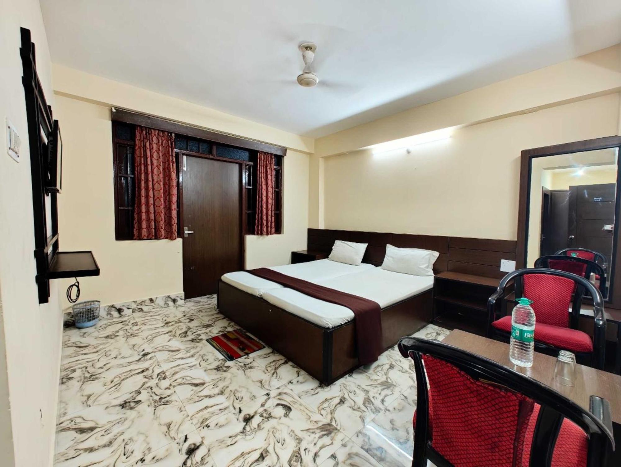 Homestay Ashoka Aashram Near Shri Ram Janmabhoomi - Prime Location With Luxury And Spacious - Book Now